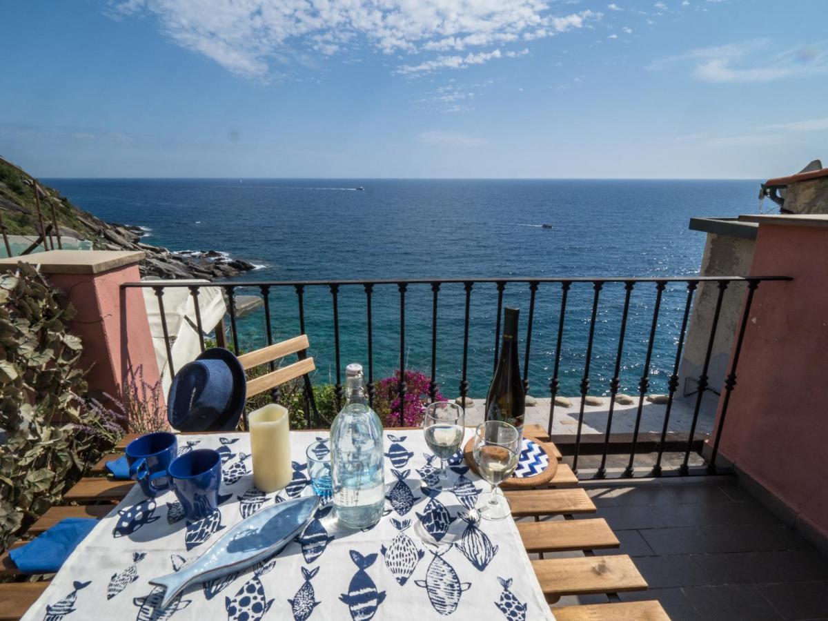 Refilea Sea View Tower Villa Вернаца Екстериор снимка