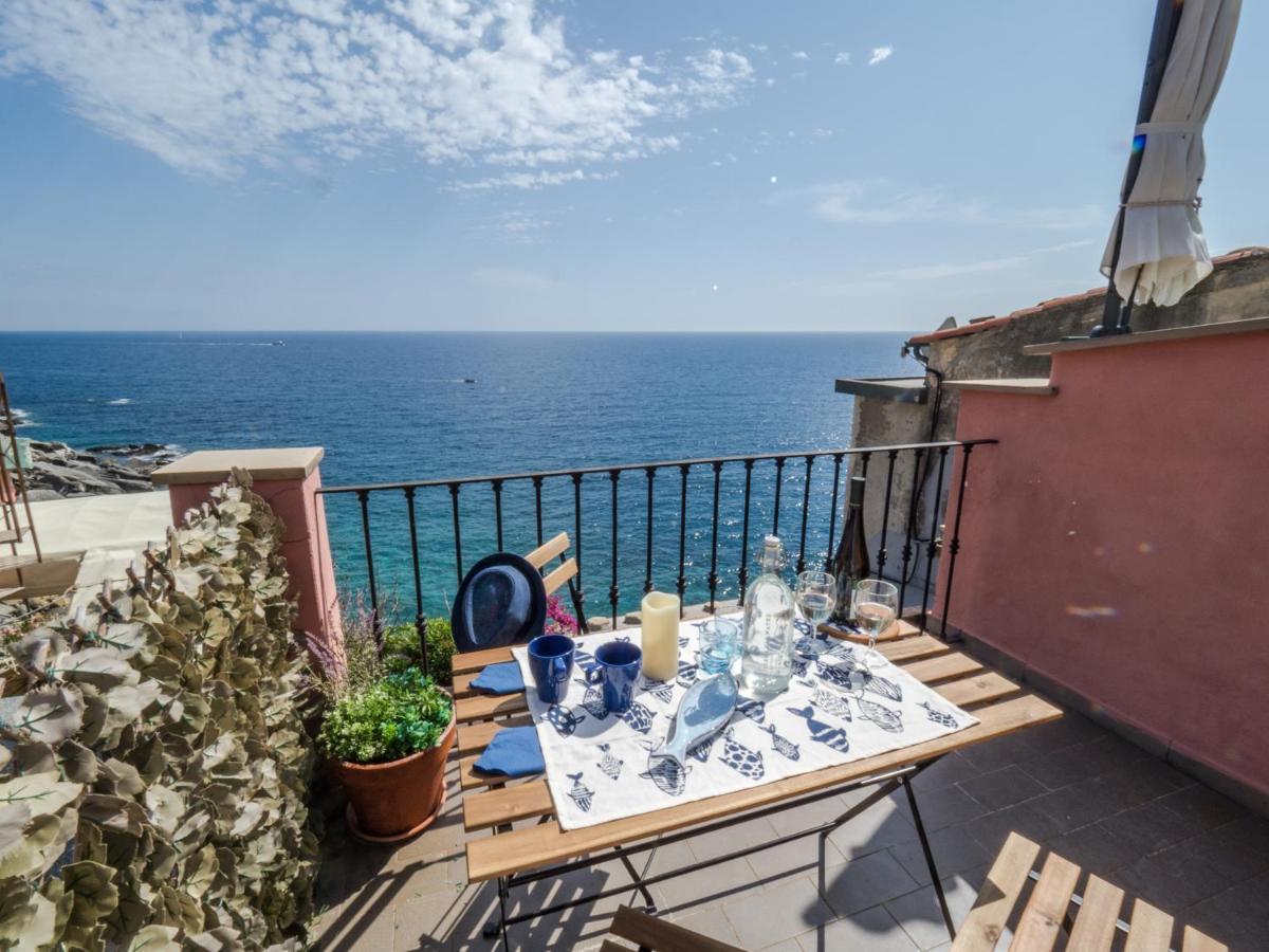 Refilea Sea View Tower Villa Вернаца Екстериор снимка